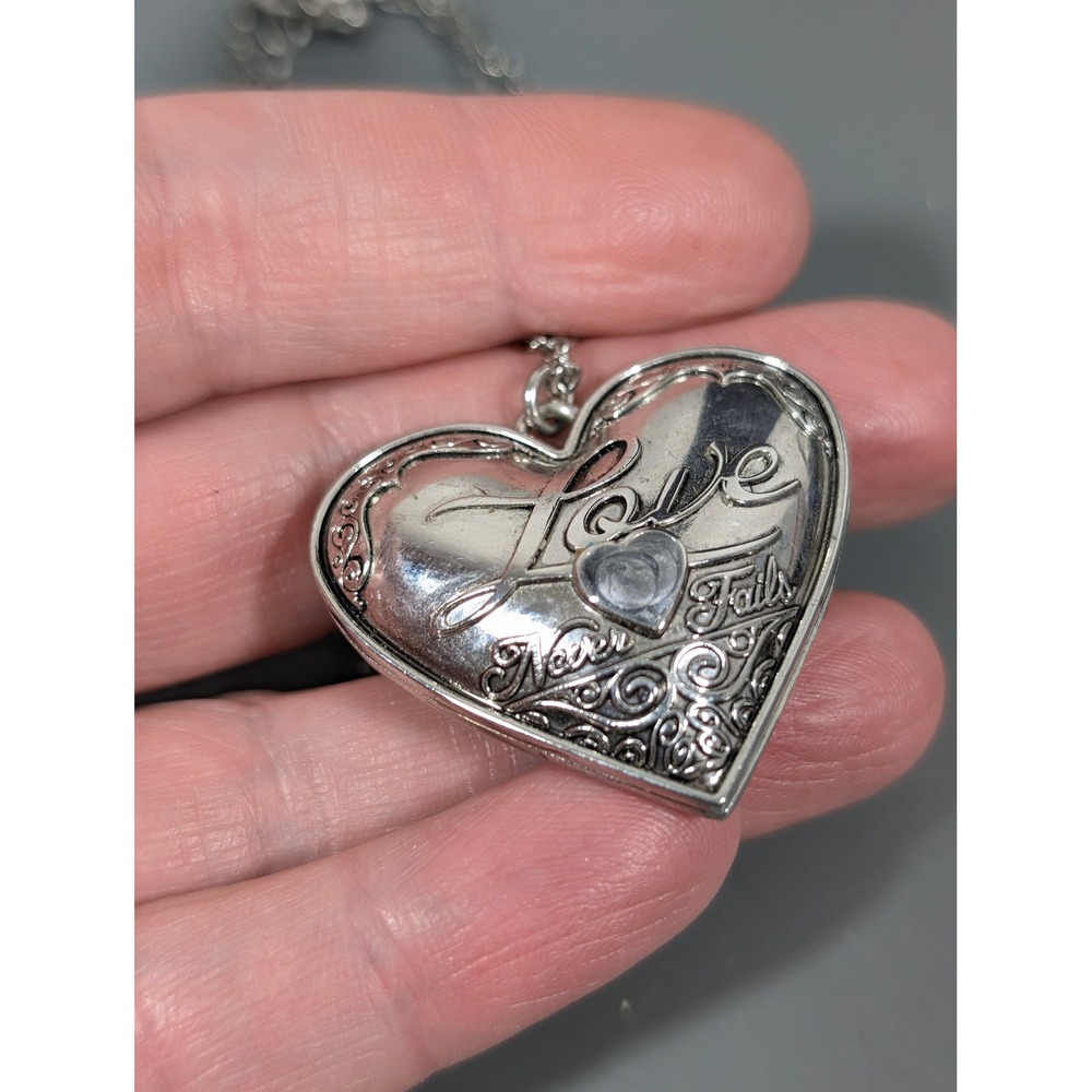 Love Never Fails 1 Corinthians 13 Puffy Heart Necklace 20" - Picture 8 of 8